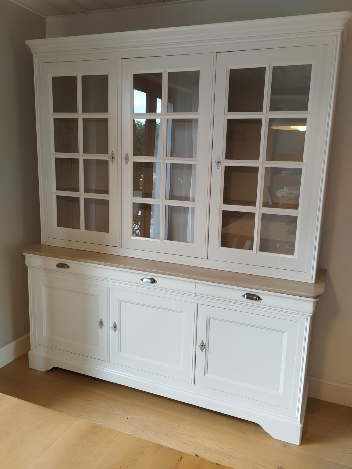Rénovation et relooking de mobilier de salle à manger en chêne massif à Laval et environs