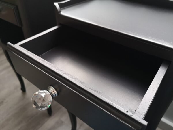 Table de chevets customisés noirs – Image 4