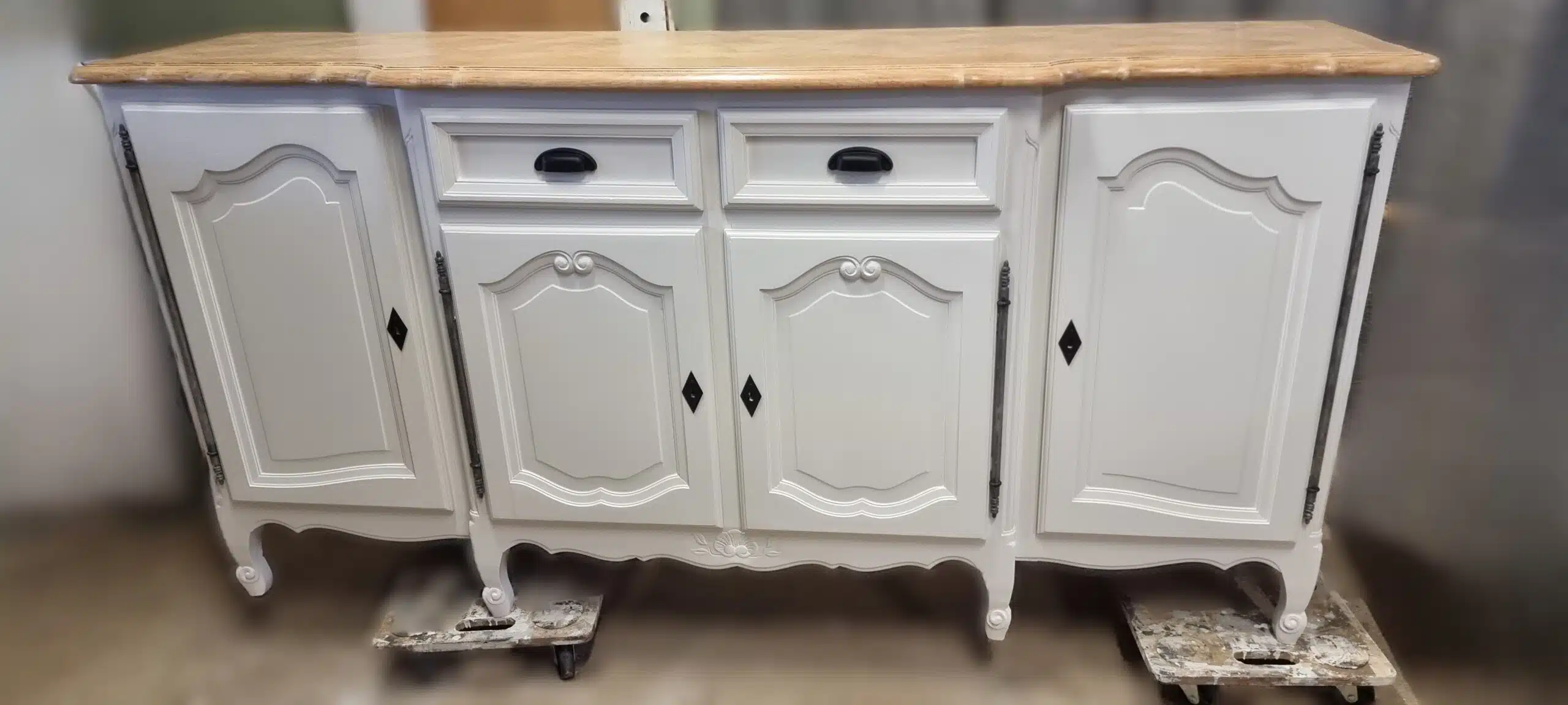 Enfilade et petit meuble Bar style Louis XV modernisés