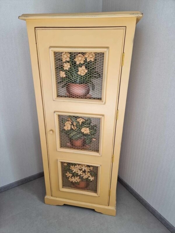 Petite armoire bonnetière grillagée style “shabby” – Image 2