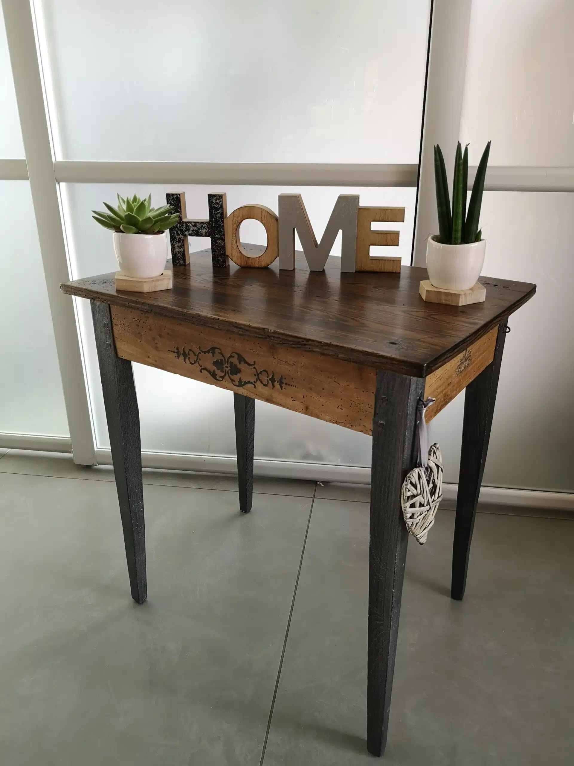 Petite table ancienne en chêne années 40