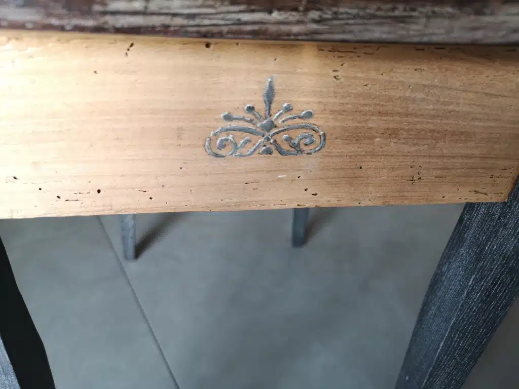 Petite table ancienne en chêne années 40 – Image 4