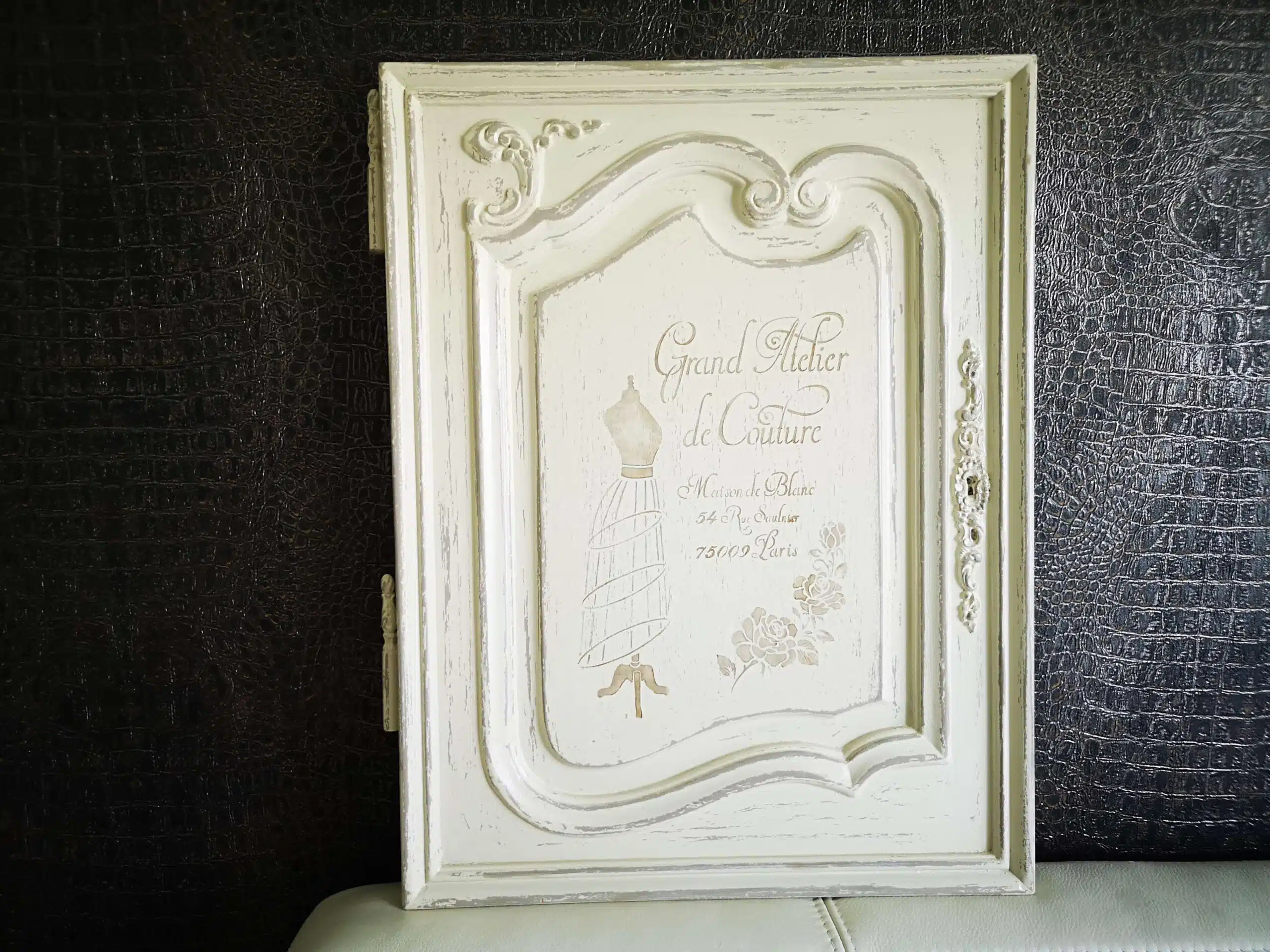 Porte Louis XV en merisier décorée “shabby”