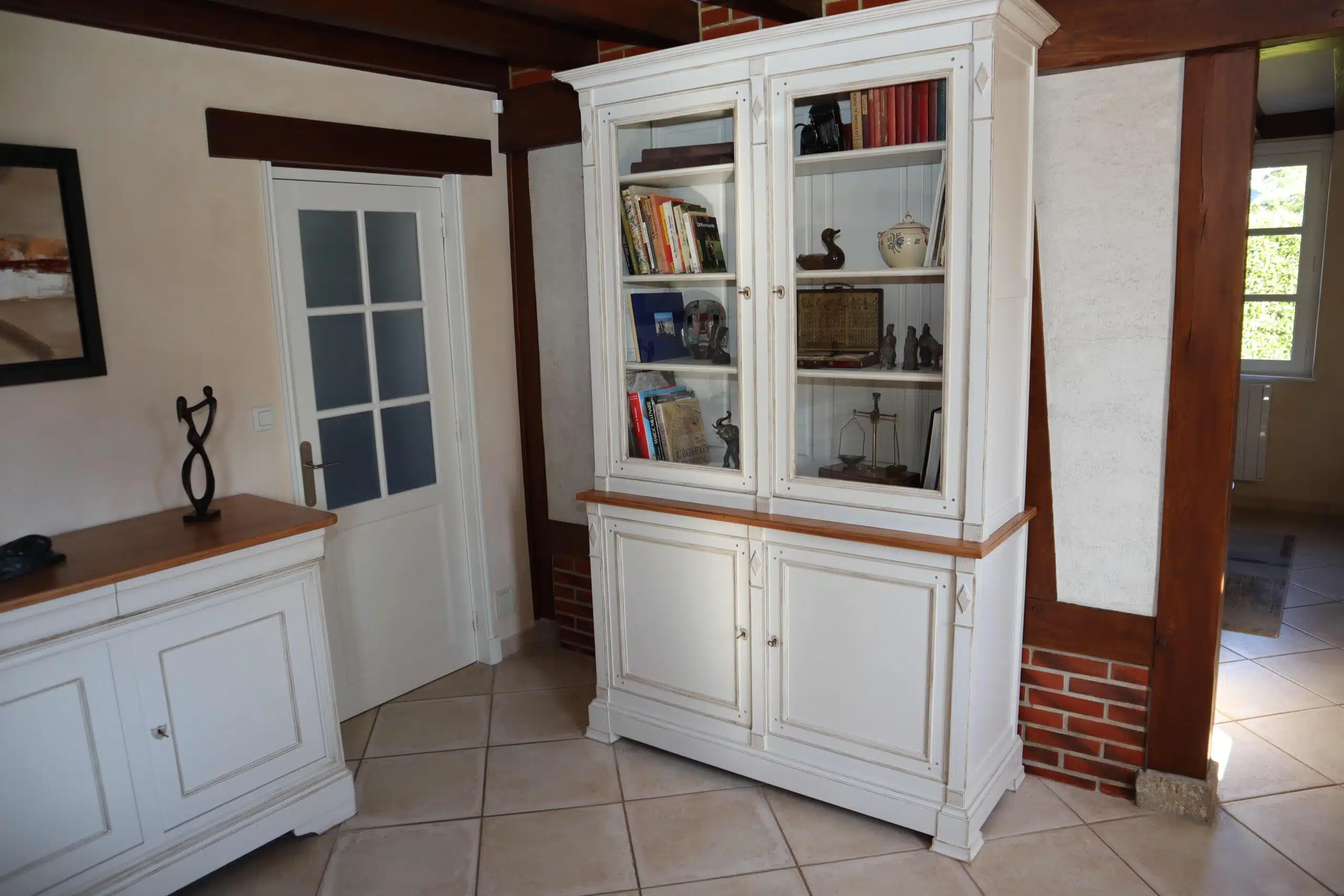 Séjour en merisier massif style Louis Philippe “craie et bois naturel” – Image 3