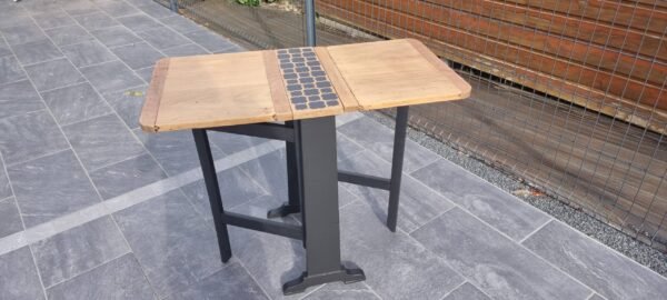 Table d’appoint ancienne pliable en chêne massif – Image 4
