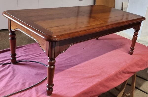 Table basse merisier style Louis Philippe tendance actuelle – Image 2
