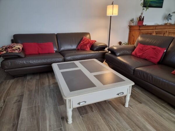 Table basse en merisier relookée style chic