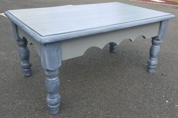 Table basse en pin massif – Image 3