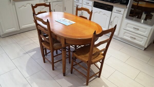 Table ovale en chêne – Image 2