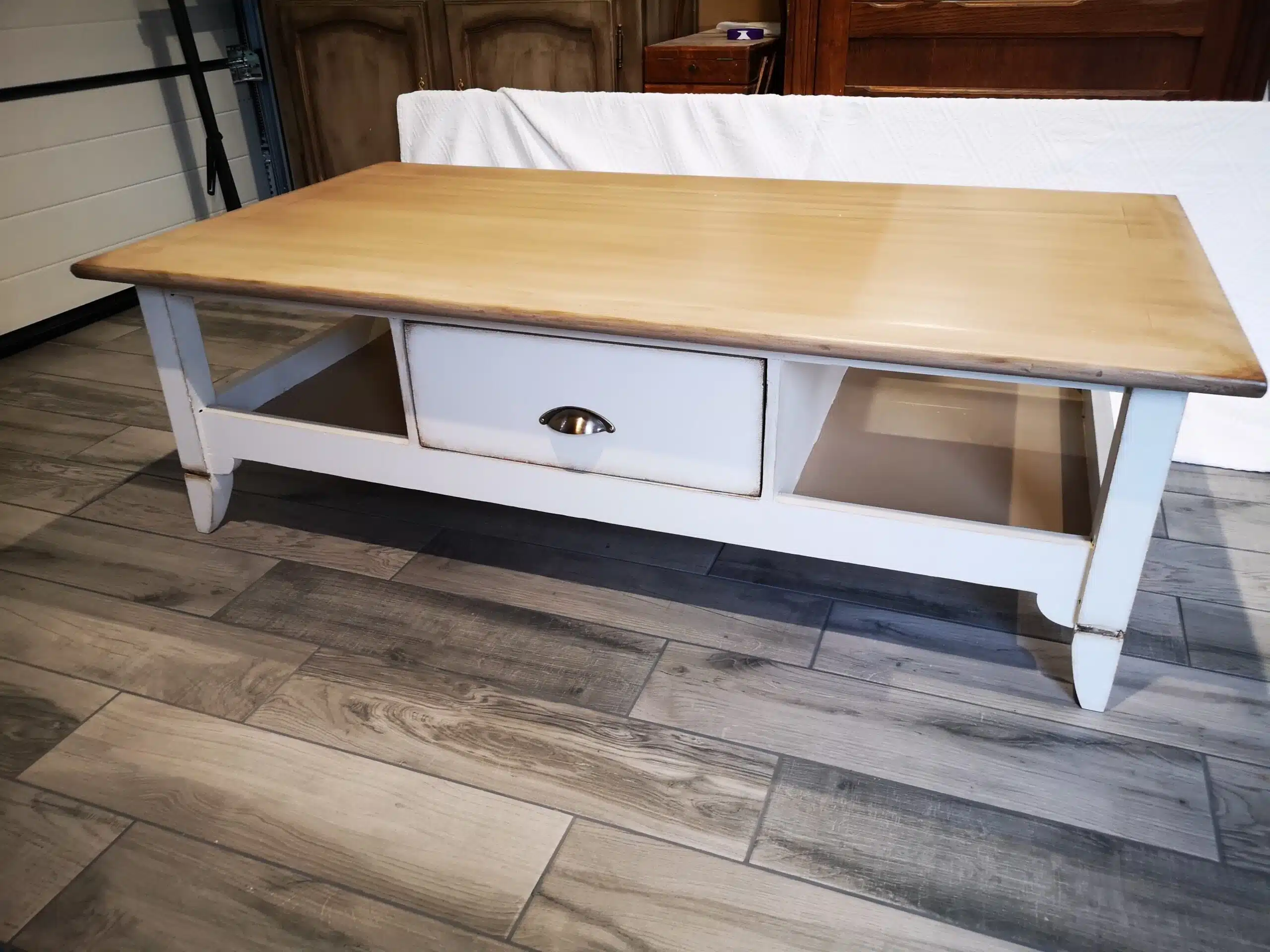 Table basse en bois exotique “relookée”