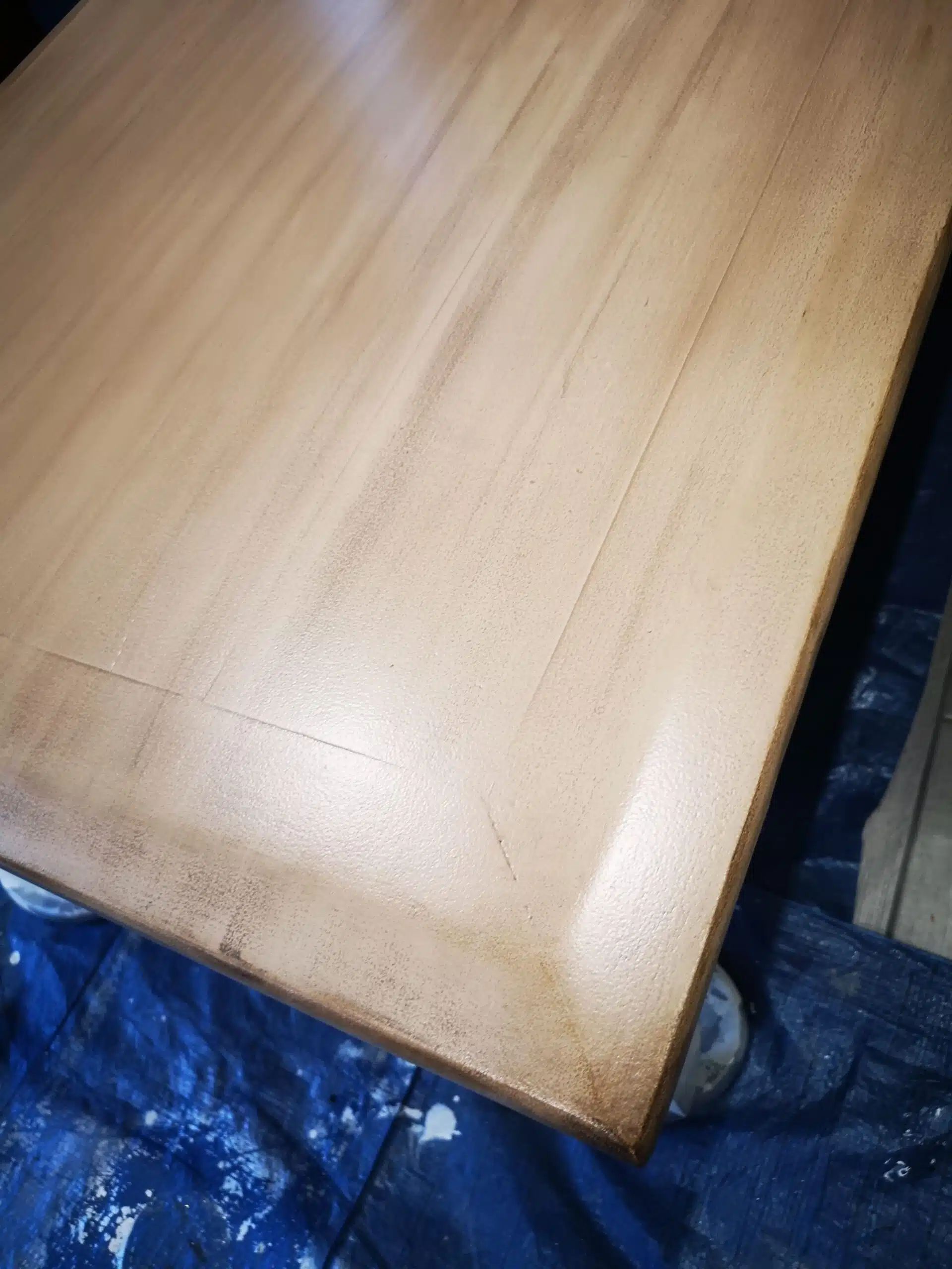 Table basse en bois exotique “relookée” – Image 2