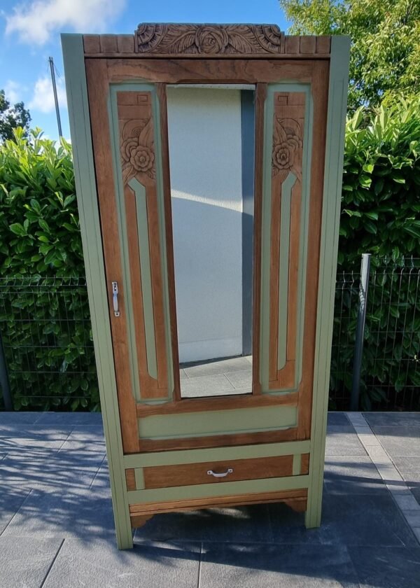 Armoire bonnetière à miroir “Art Déco” en chêne de 1930 personnalisée