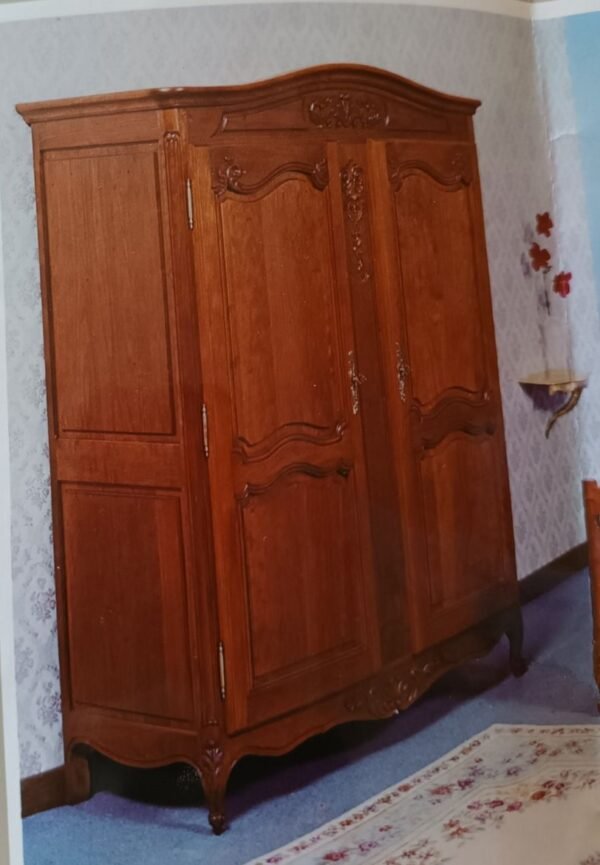 Armoire en merisier style Louis XV patinée lin et or – Image 2