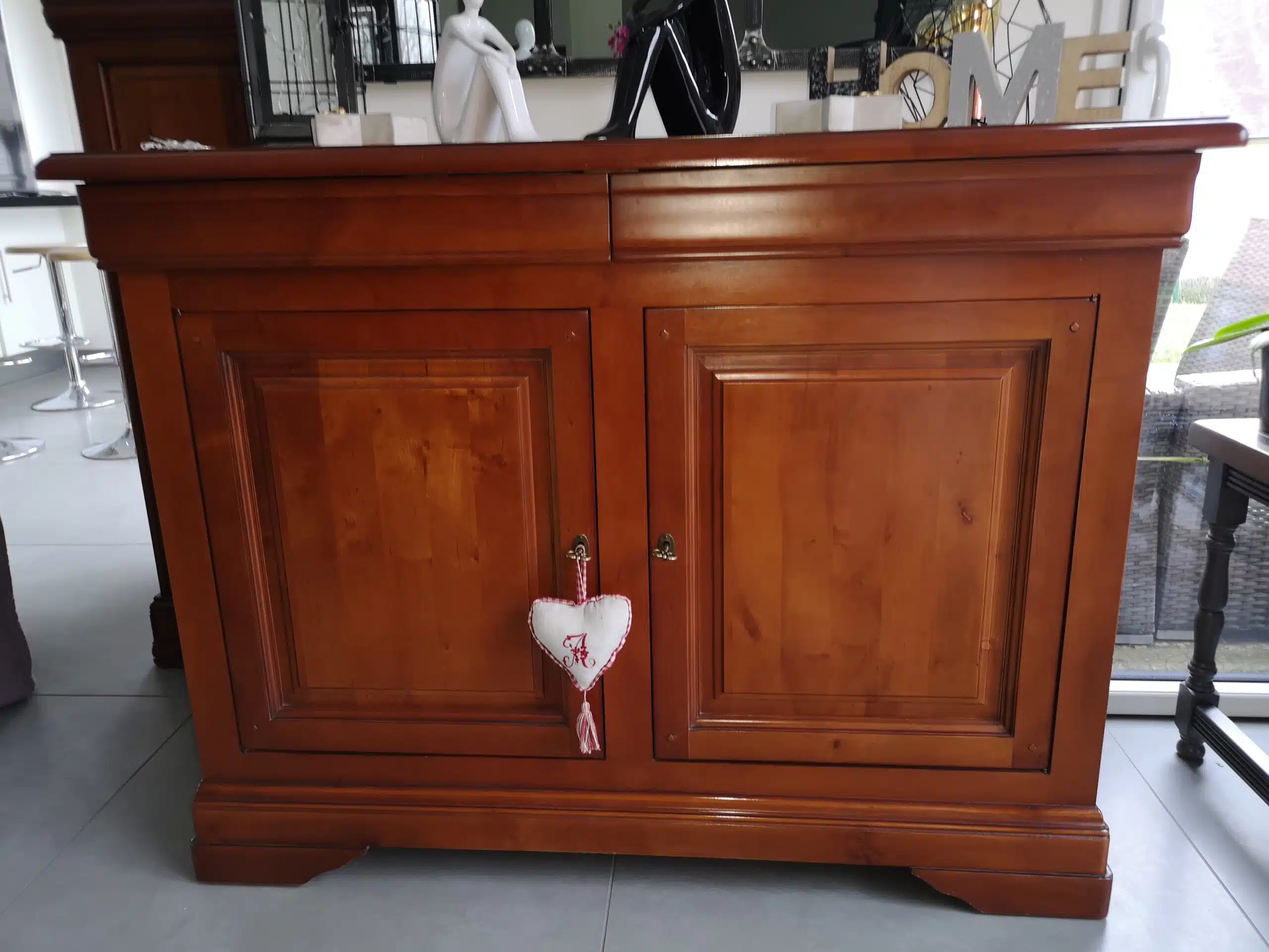 Bahut merisier Louis Philippe patiné lin – Image 2