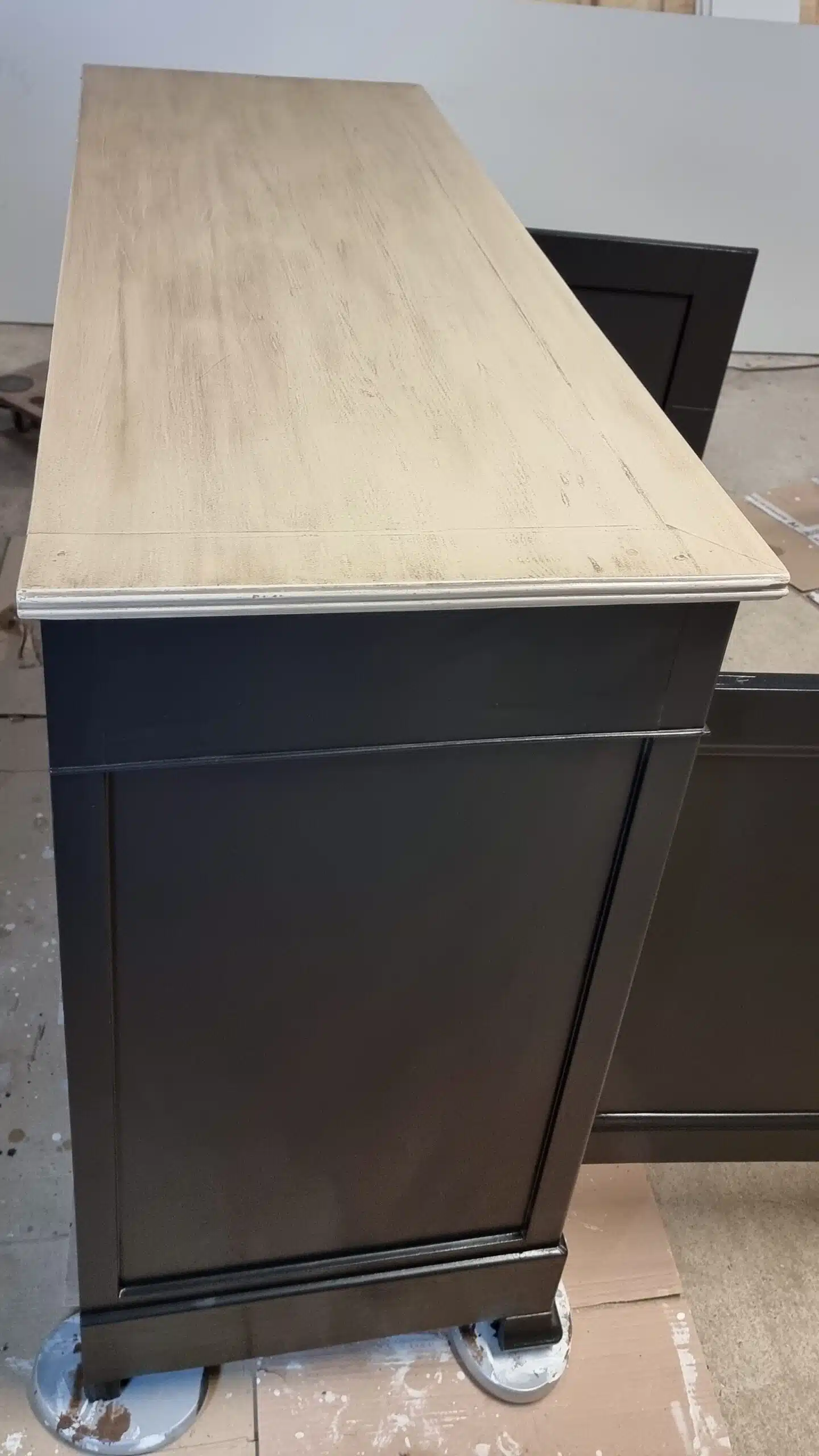 Bahut en noyer style parisien “noir” – Image 4