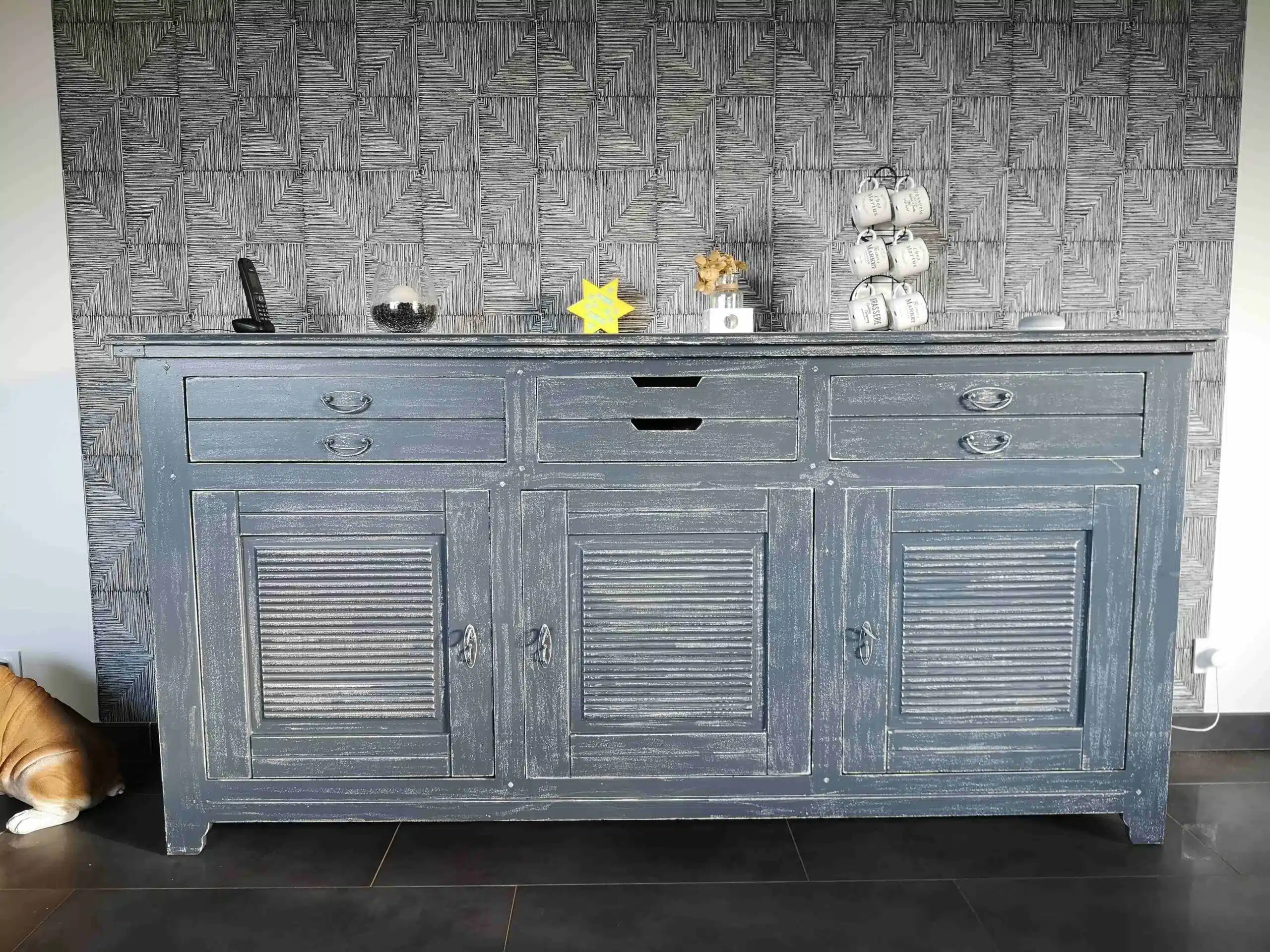 “Shabby anthracite” – Buffet style colonial