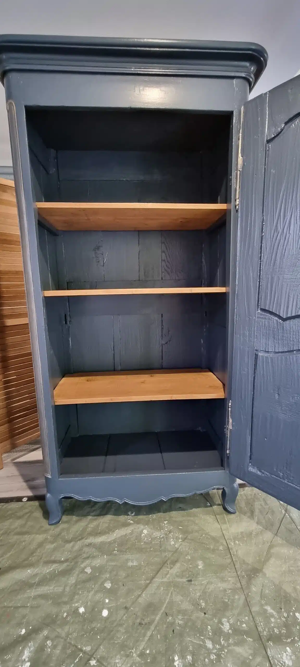 Bonnetière ancienne en cerisier style Louis XV “Carbone” – Image 3