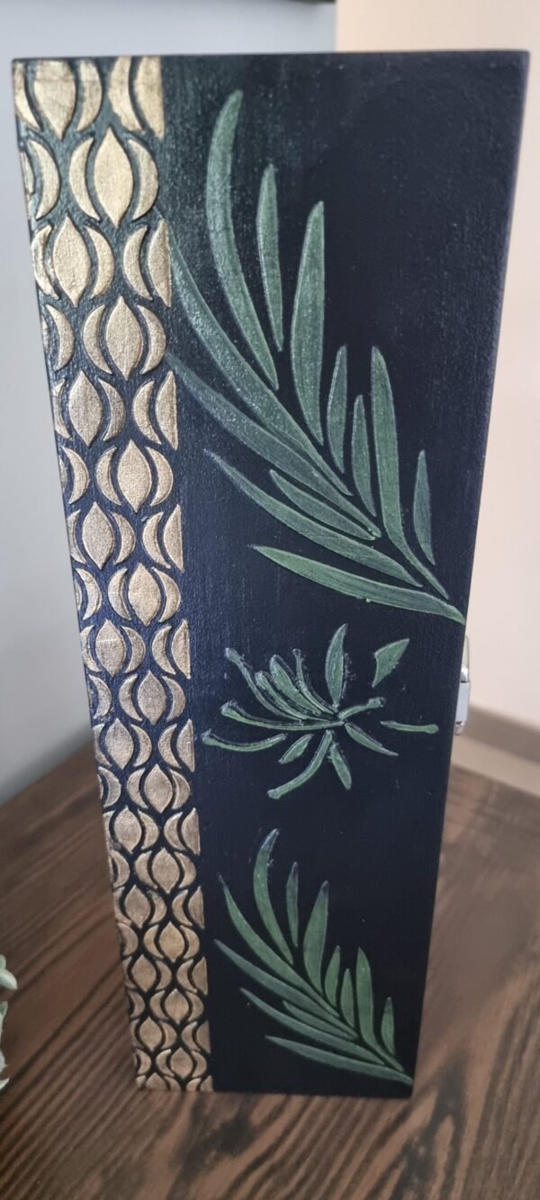 Coffret à vin détourné “noir, doré, vert” – Image 3
