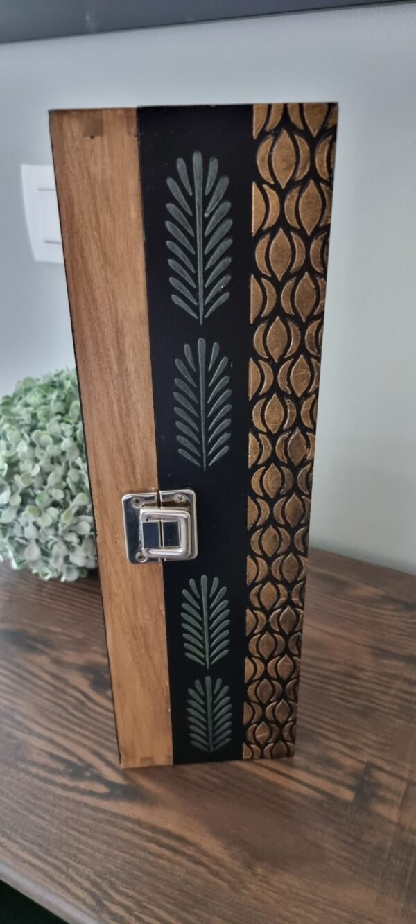 Coffret à vin détourné “noir, doré, vert” – Image 4