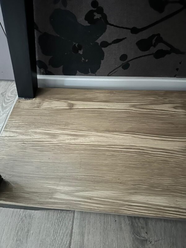 Etagère pyramide en bois exotique au look moderne – Image 3