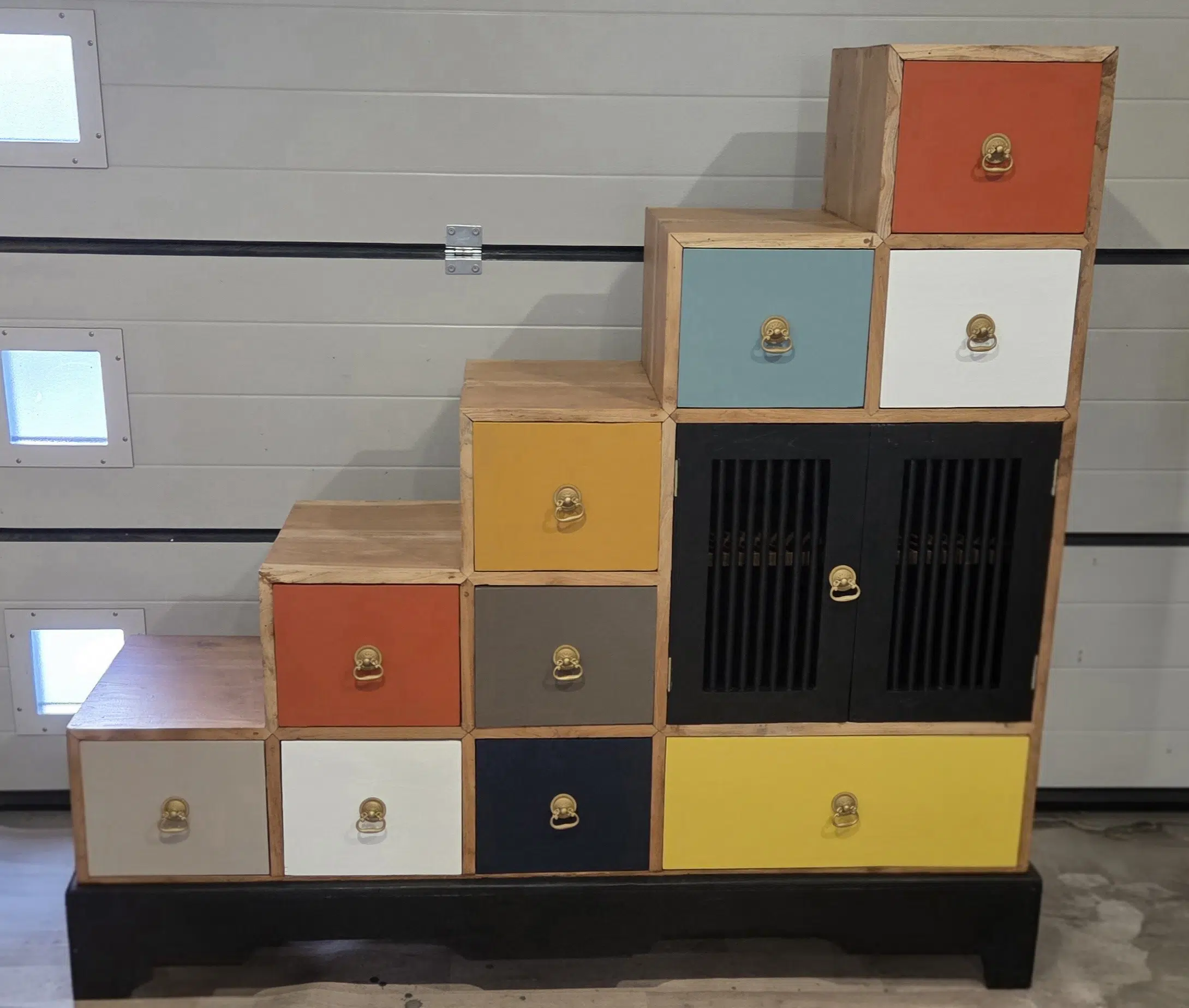 Meuble escalier revisité haut en couleurs – Image 4