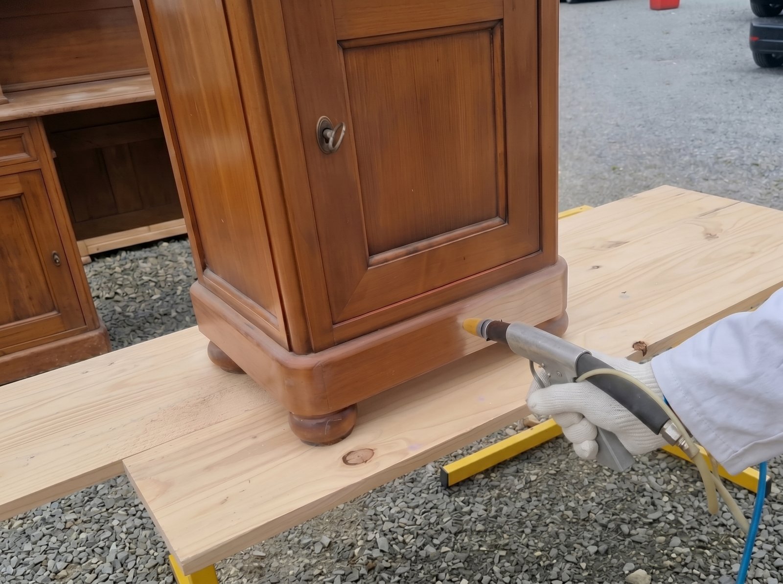 Meuble en bois décapé par aérogommage — Au Gré du Pinceau