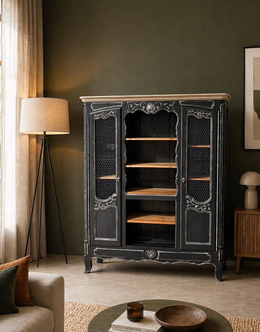 Armoire ancienne patinée en noir avec effet vieilli — Au Gré du Pinceau