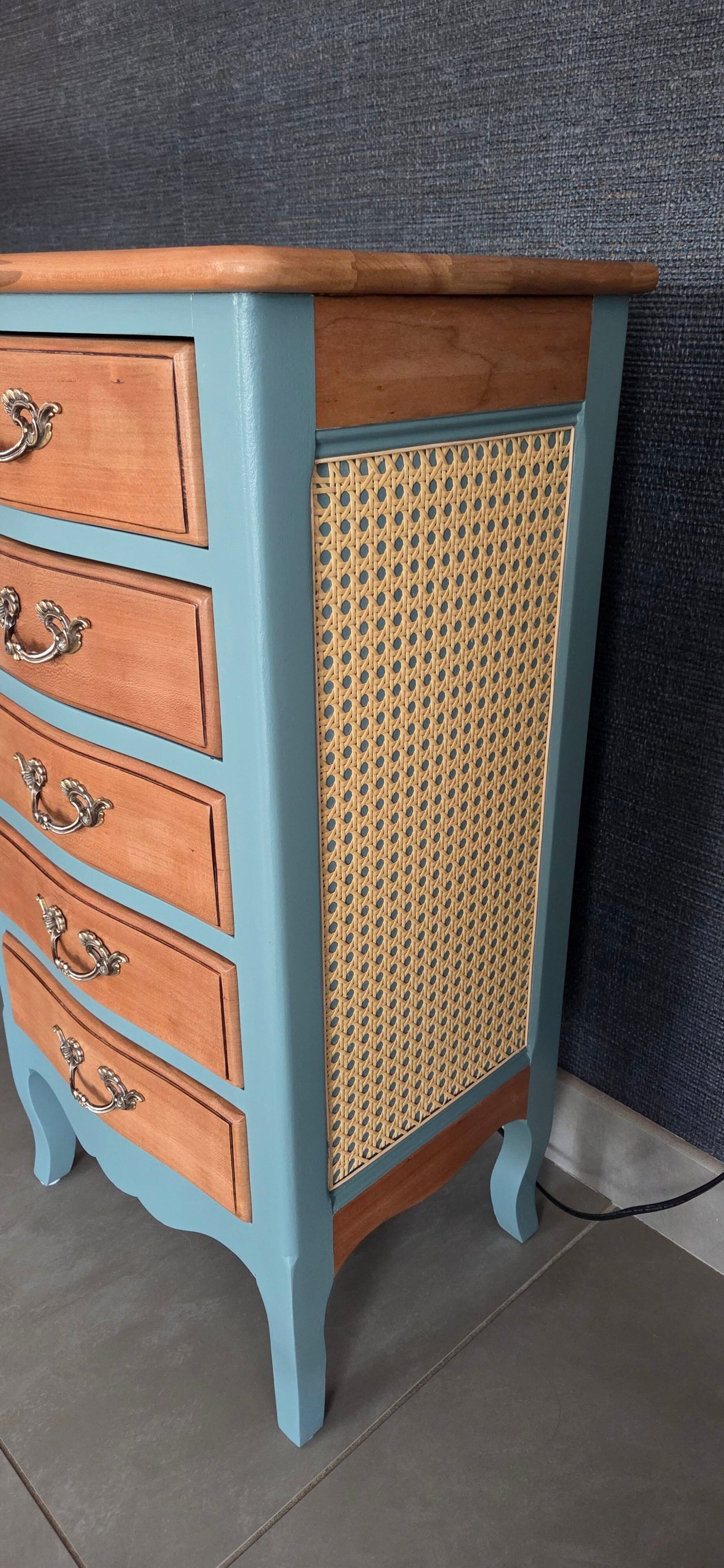Chiffonnier merisier couleur Fjord et cannage naturel – Image 4